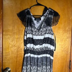 Kardashian Black and White Lace Sleeve Dress Large
